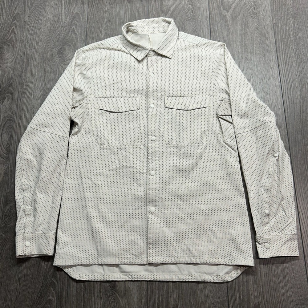 Lululemon Mens Long Sleeve Snap Front Medium Utility Shirt Cream Micro Pattern